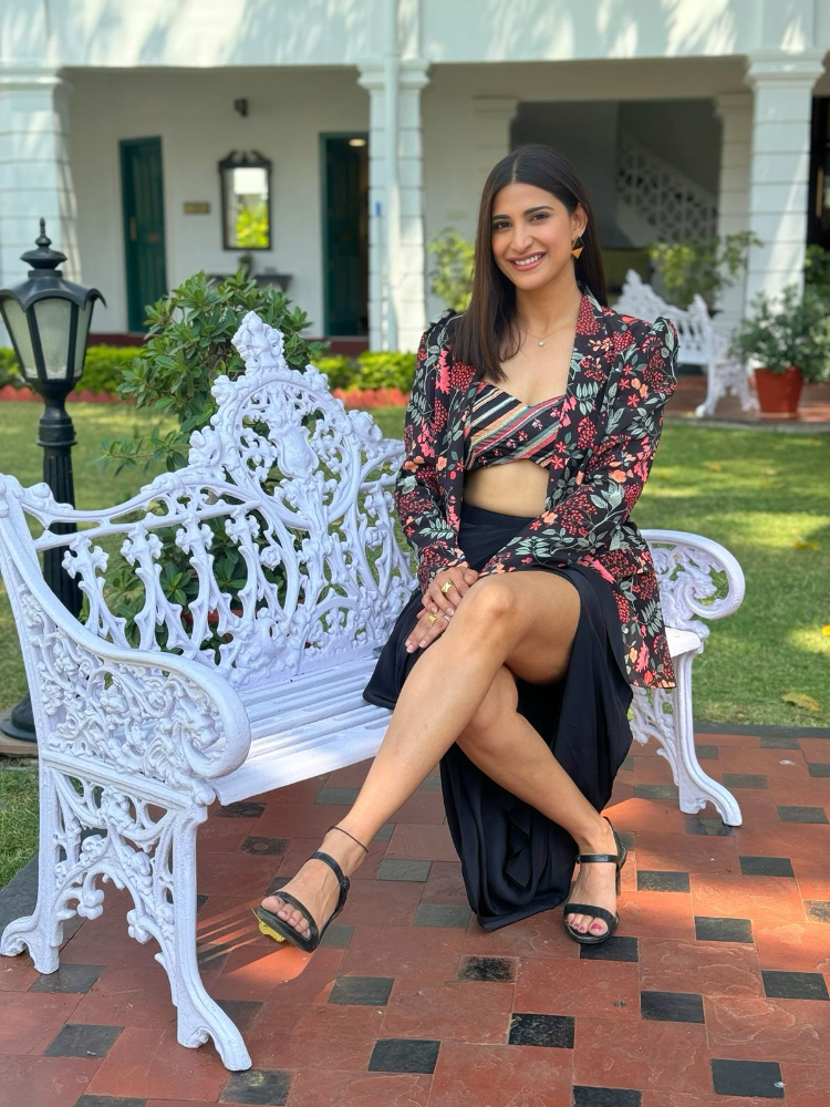 AAHANA in Jacket set (SS - 052)
