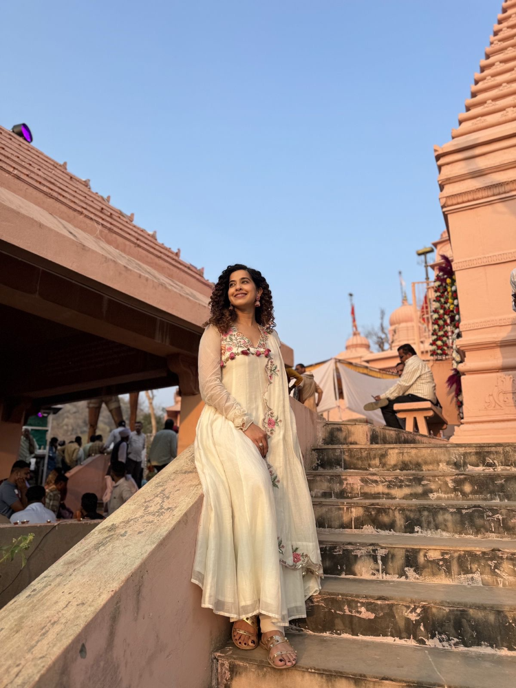 Kamiya Jani in Anarkali Set (SS - 023)